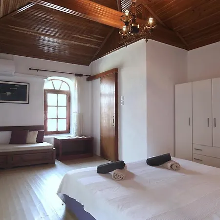 Apartman The House By The Beach, Metamorphosis *